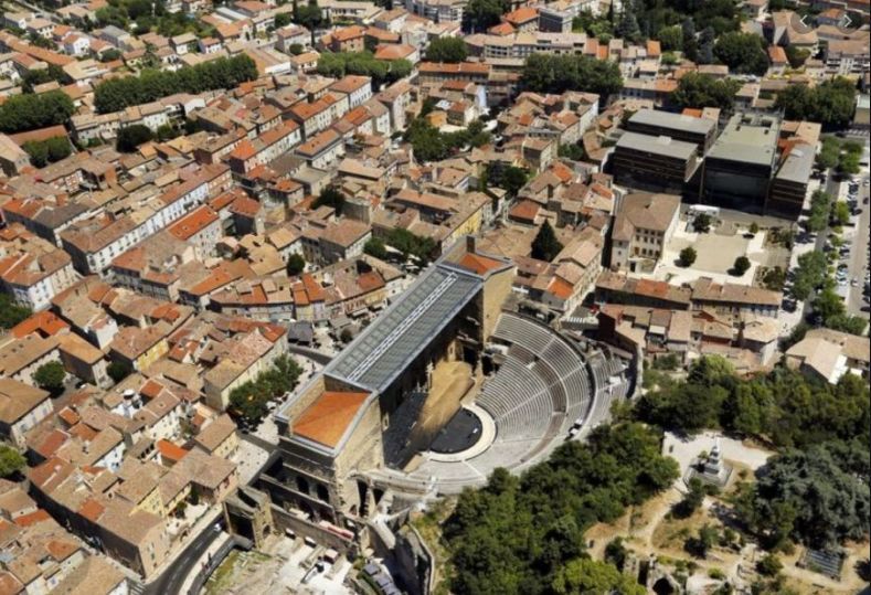 Village perché en Drôme Provençale